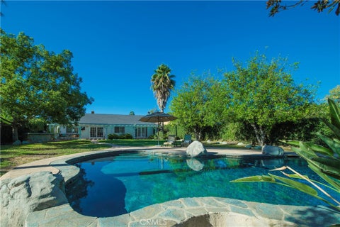Photo of 6504 Tamarind ST, Oak Park, CA 91377 (MLS # SR26193299)