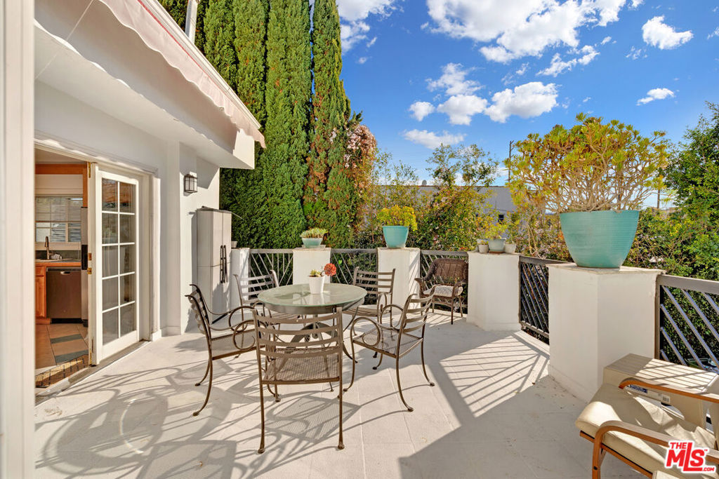 Welcome to this spacious, bright, top-floor charming 3 Bed, 3 Bath unit. The primary bedroom offering French doors that open to a private outdoor patio with tree-top views. The open concept living and dining areas make these units perfect for entertaining, complete with in-unit washer/dryer. This duplex located in Beverly Hills Adjacent and in a prime area of Los Angeles, you'll have . This unit is available furnished or unfurnished. It is greatly located close to to many local restaurants, stores, and banks and, you'll have easy access to nearby amenities and transportation.