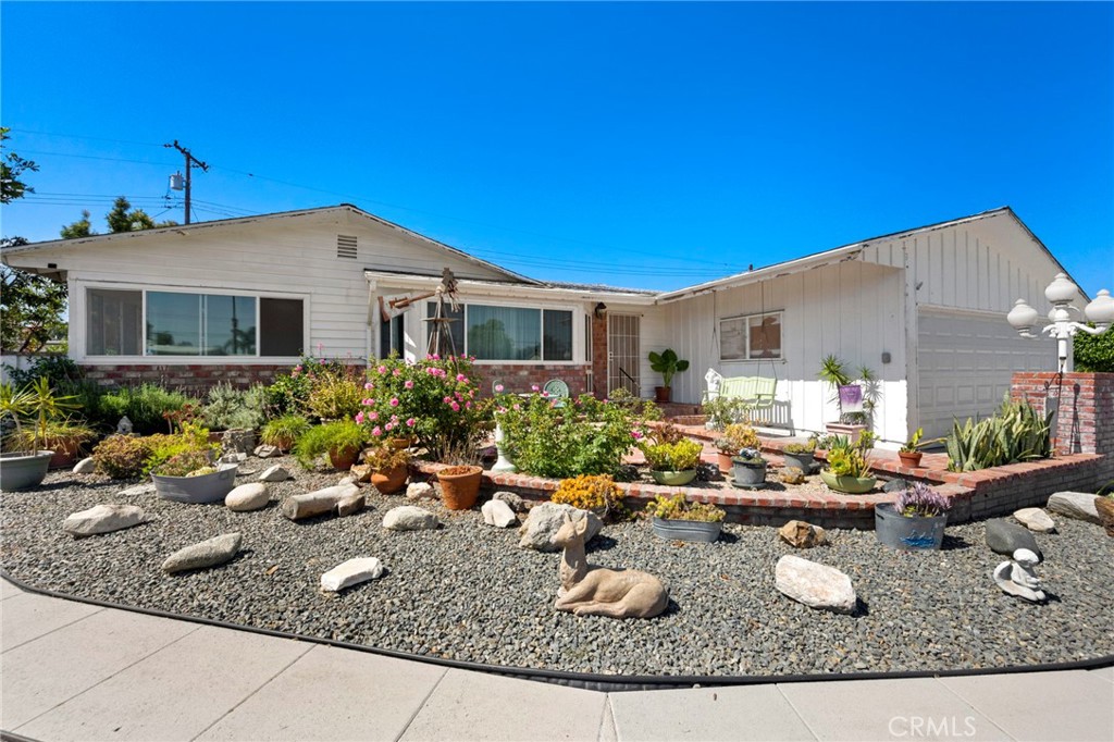 9802 Swallow Lane