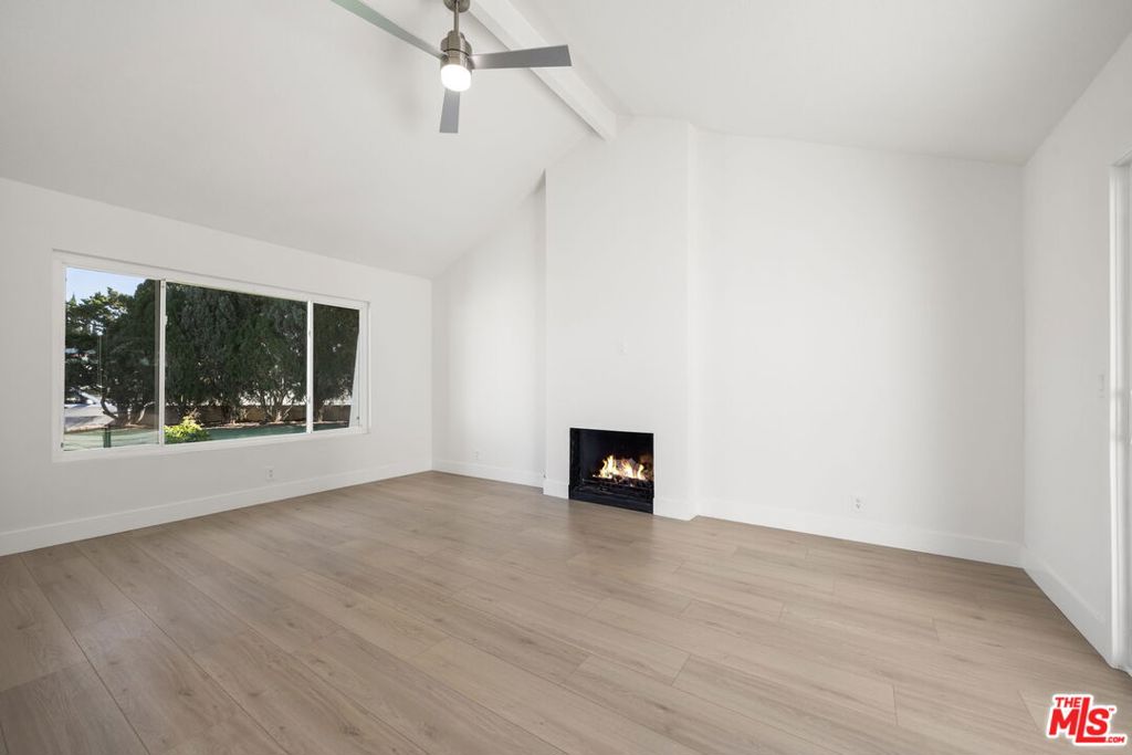 401 N Deerfield Street