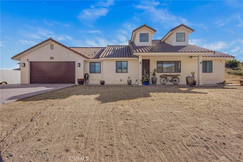 Photo of 49111 Paradise Ave, Morongo Valley, CA 92256 (MLS # SW26033933)