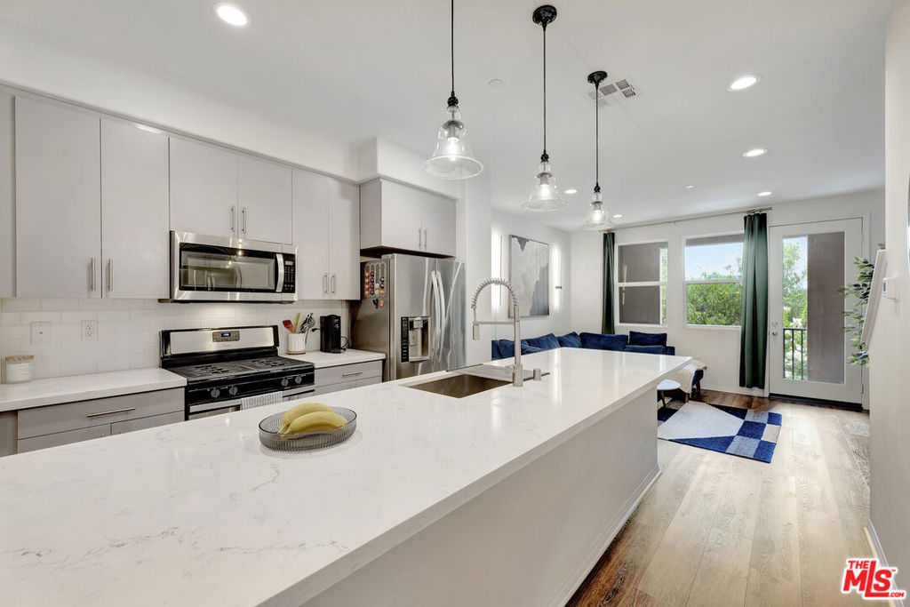 1580 W 1st Street 10