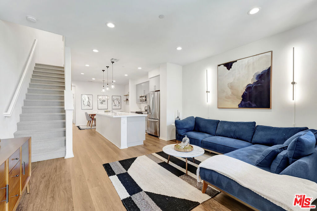 1580 W 1st Street 10