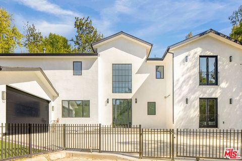 Photo of 16815 Shileno Place, Encino, CA 91436 (MLS # 26645473)