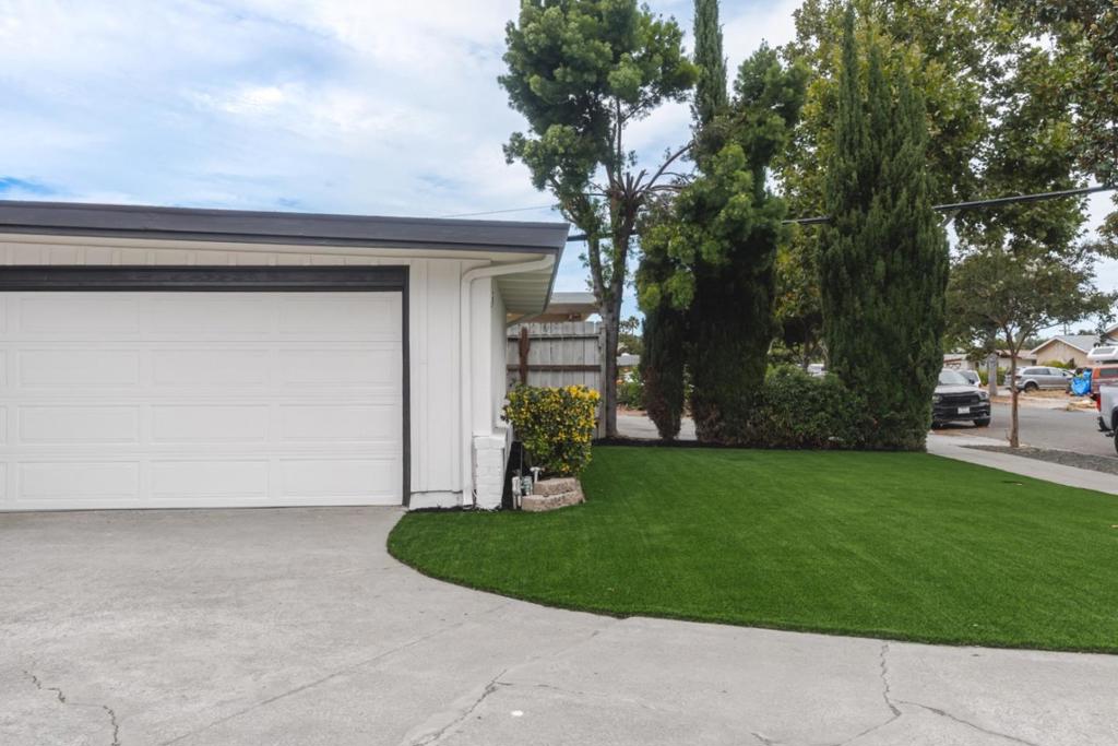 917 Blazingwood Drive