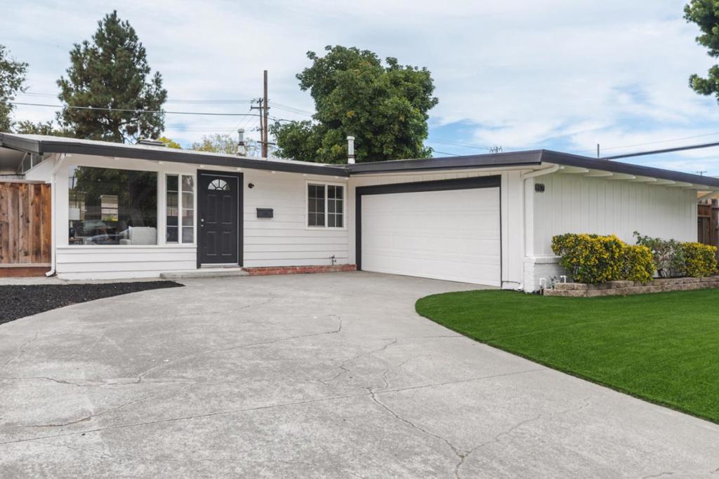 917 Blazingwood Drive