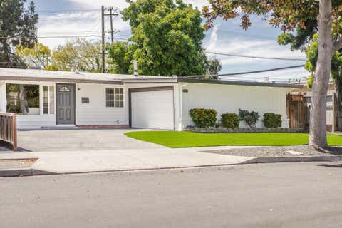 Photo of 917 Blazingwood Drive, Sunnyvale, CA 94089 (MLS # ML82059240)