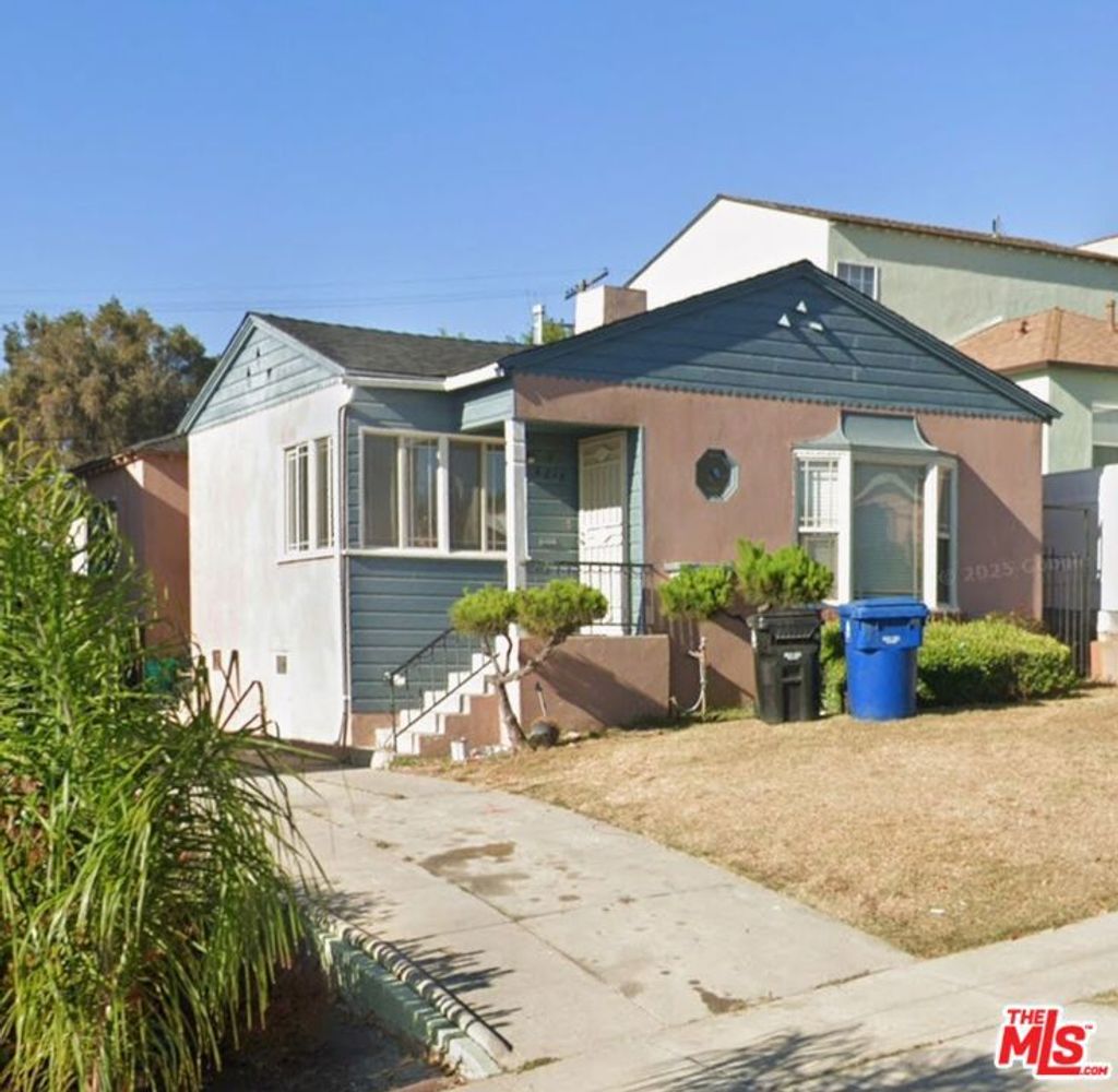 Photo of 4218 W 58th Place, Los Angeles, CA 90043 (MLS # 25625097)