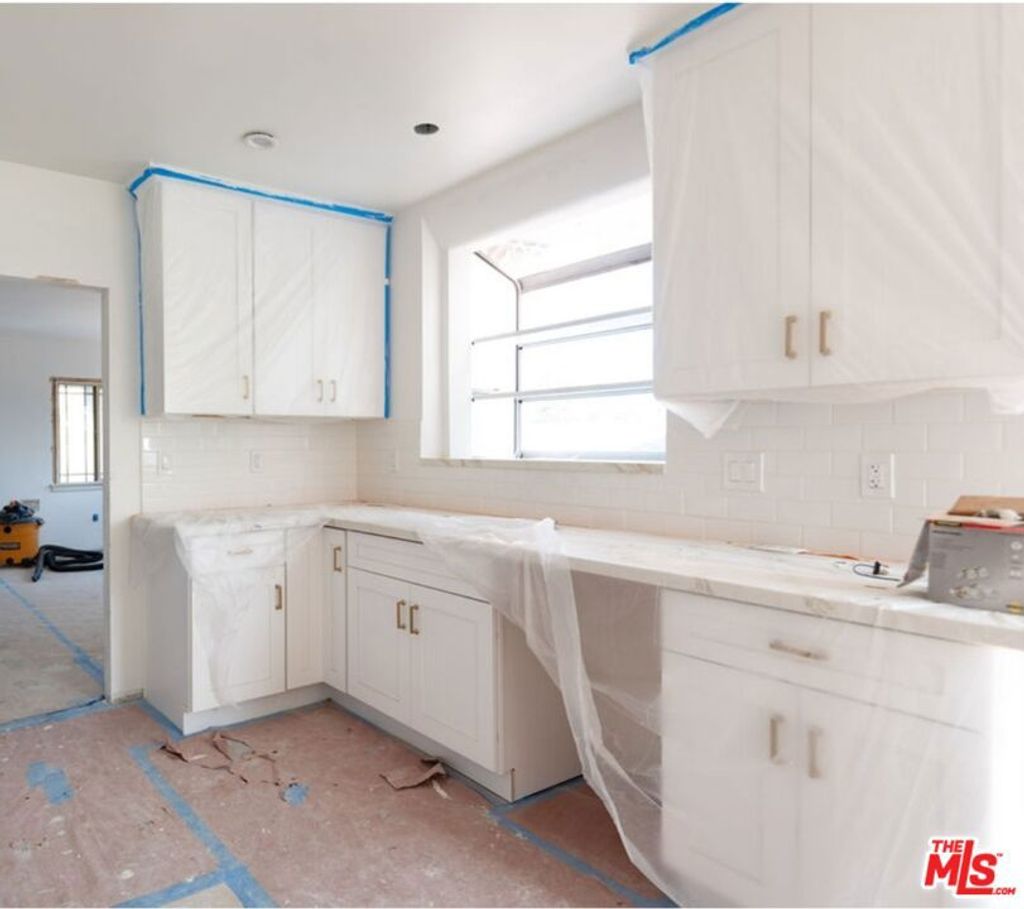 Photo of 4218 W 58th Place, Los Angeles, CA 90043 (MLS # 25625097)