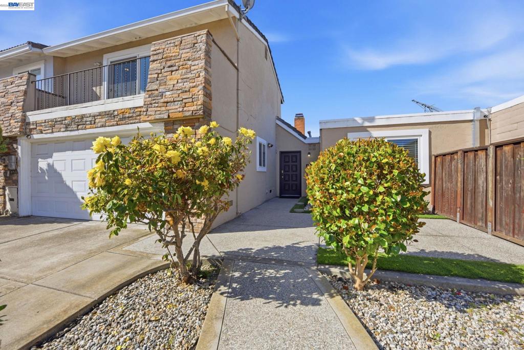 33253 Lake Pyramid St