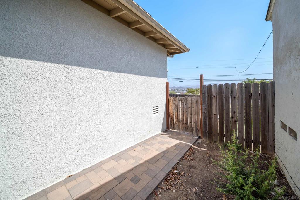 649 N Cuyamaca