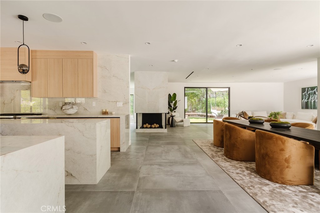 Properties 4 18155 Lake Encino Drive