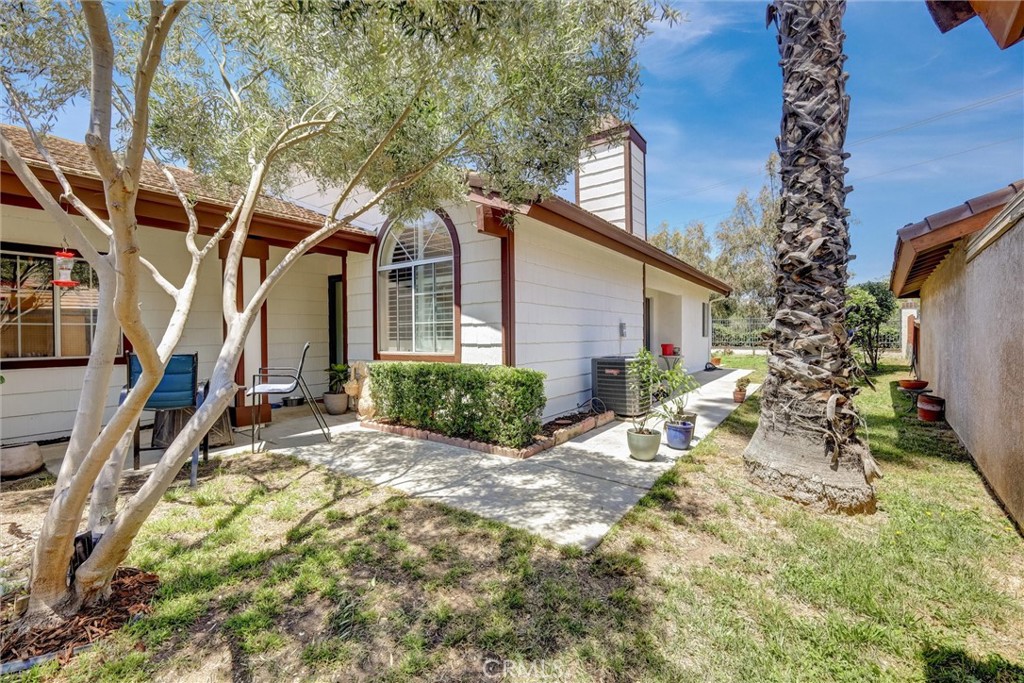 41555 Avenida De La Reina