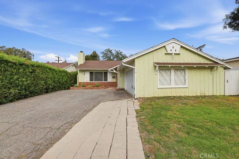 Photo of 4958 Canoga Avenue, Woodland Hills, CA 91364 (MLS # SR26090540)