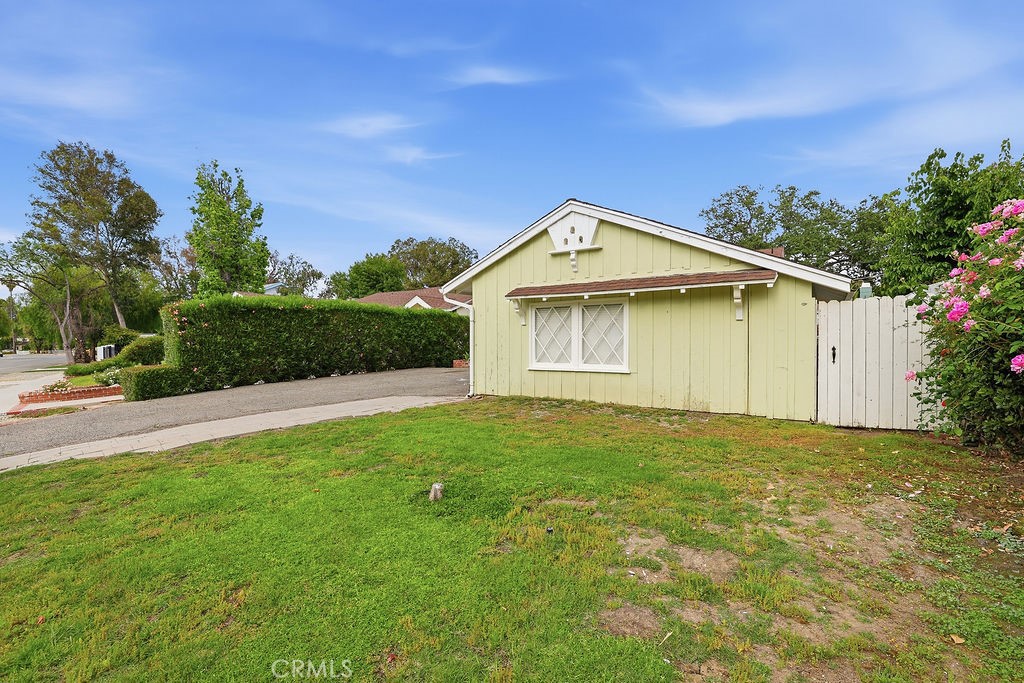 4958 Canoga Avenue