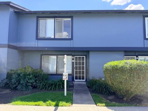 Photo of 415 Don Seville Ct Ct, San Jose, CA 95123 (MLS # ML82043220)