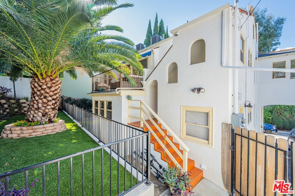 2146 Beachwood Terrace