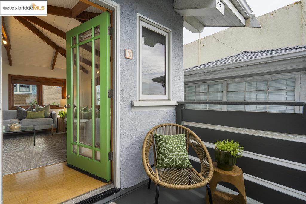 Utterly delightful top-floor condo has architectural gravitas thanks to vaulted, exposed beam ceilings and spacious airy rooms. This charmer feels and lives like a house in the core of Elmwood, a premium location minutes from the buzzy College Avenue amenities and UC campus. With its sweet front porch, dramatic living room, big dreamy kitchen, in-unit laundry and dedicated parking, it is packed with cheer, charm and utility. Green outlooks, cocoon-like privacy, gas fireplace, shared rear gardens and dedicated storage truly set this condo apart. Out and about, you’ll find a multitude of dining, shopping and recreation options within easy reach, from the University District and Downtown Berkeley to Elmwood and Rockridge.