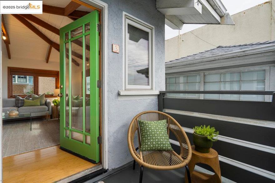 Utterly delightful top-floor condo has architectural gravitas thanks to vaulted, exposed beam ceilings and spacious airy rooms. This charmer feels and lives like a house in the core of Elmwood, a premium location minutes from the buzzy College Avenue amenities and UC campus. With its sweet front porch, dramatic living room, big dreamy kitchen, in-unit laundry and dedicated parking, it is packed with cheer, charm and utility. Green outlooks, cocoon-like privacy, gas fireplace, shared rear gardens and dedicated storage truly set this condo apart. Out and about, you’ll find a multitude of dining, shopping and recreation options within easy reach, from the University District and Downtown Berkeley to Elmwood and Rockridge.