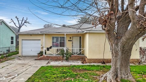 Photo of 1229 Castaic Avenue, Bakersfield, CA 93308 (MLS # NS26016769)