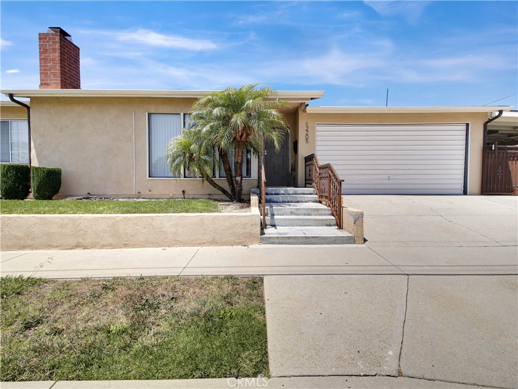 12205 S Halldale