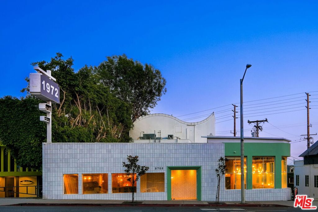 8768 W Sunset Boulevard