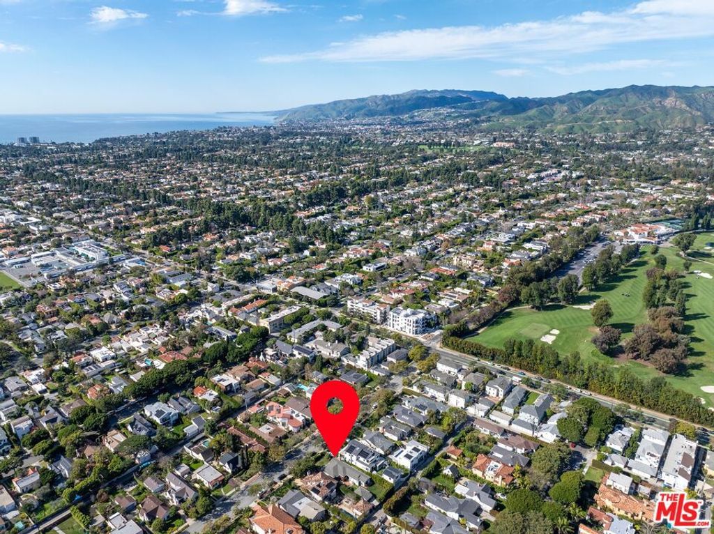 Photo of 845 S Harvard Street, Santa Monica, CA 90403 (MLS # 26657093)