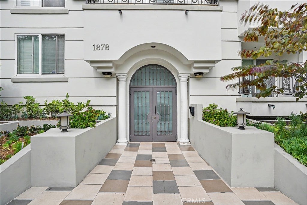 Photo of 1878 Greenfield Avenue #204, Los Angeles, CA 90025 (MLS # OC26192162)