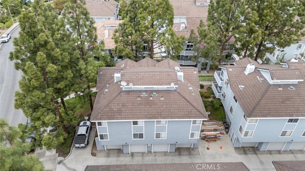 listing image 130720642373843987868