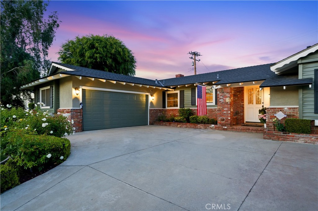 252 S Hacienda