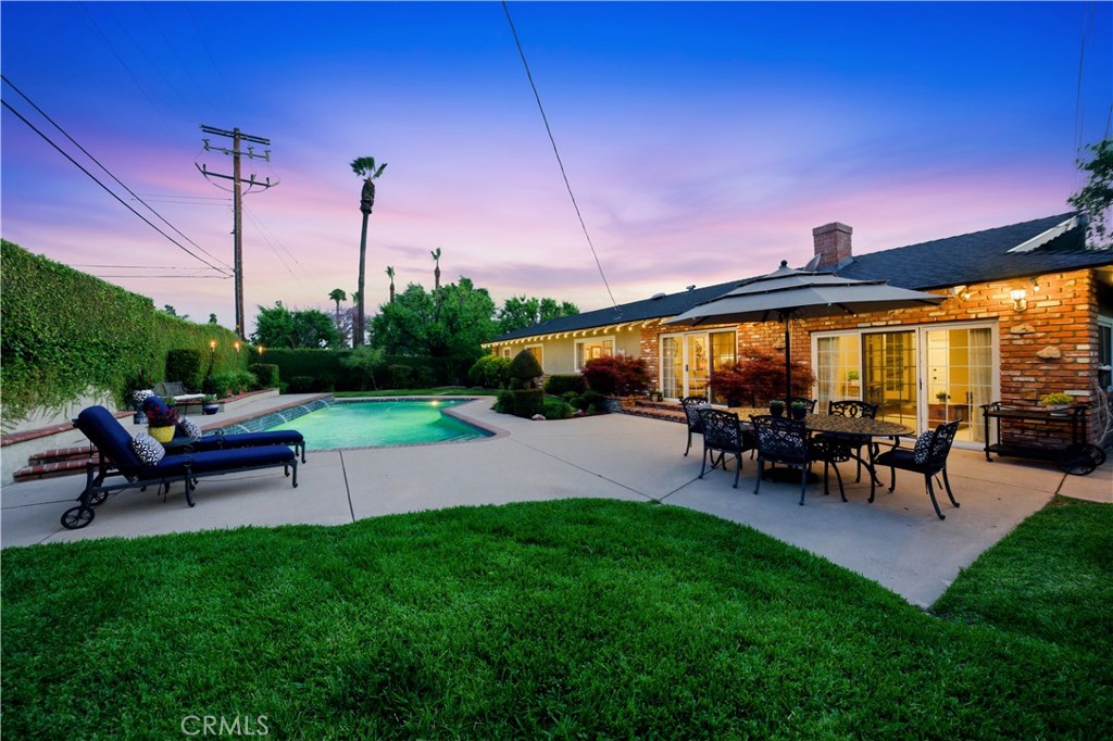 252 S Hacienda