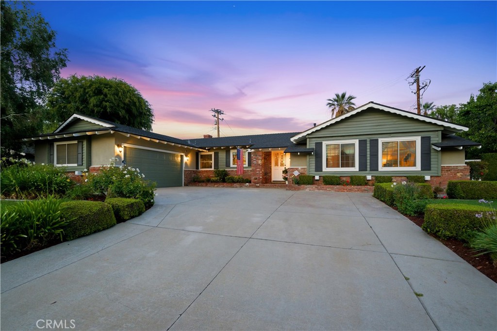 252 S Hacienda