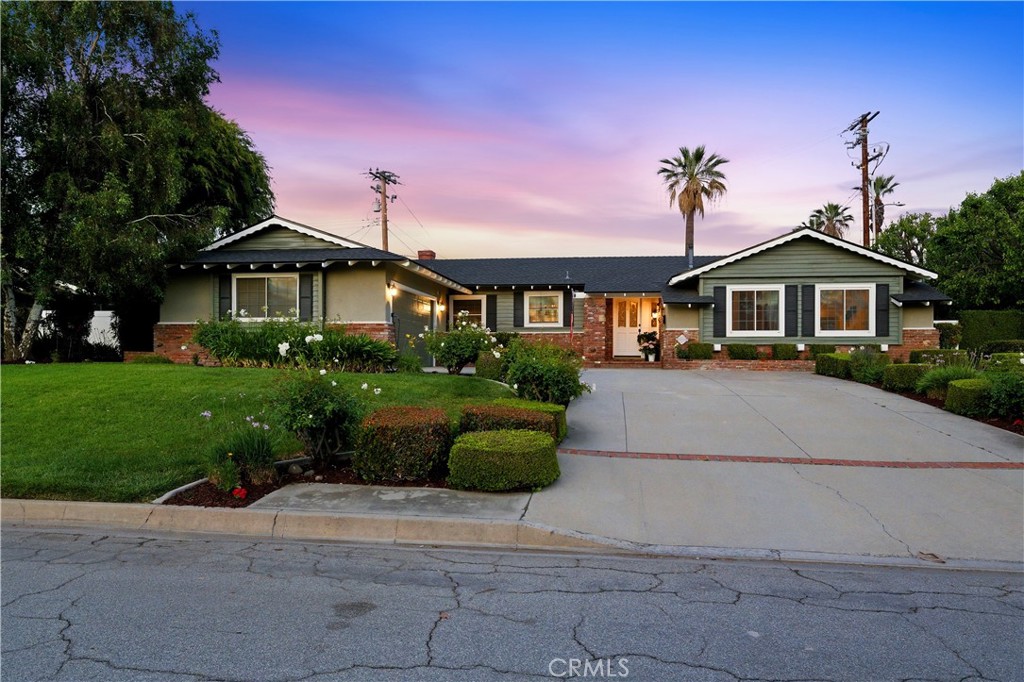 252 S Hacienda