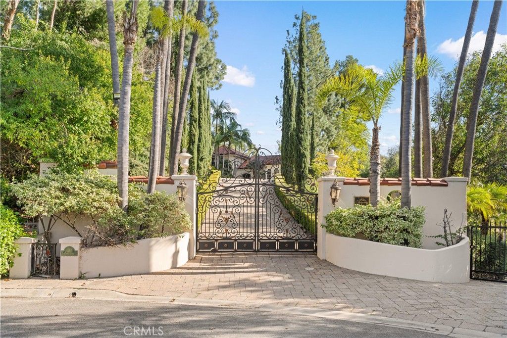 Photo of 1161 N Coyote Ln, Orange, CA 92869 (MLS # OC26022700)