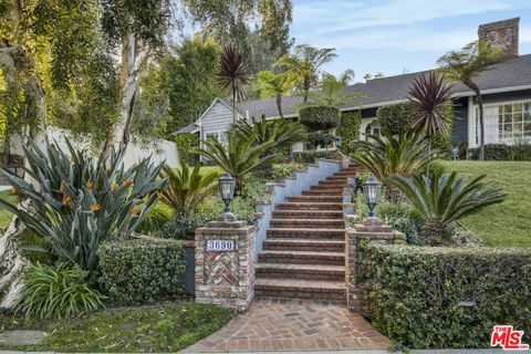 Photo of 3690 Crownridge Drive, Sherman Oaks, CA 91403 (MLS # 25630415)