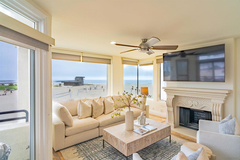 2689 Ocean Front Walk