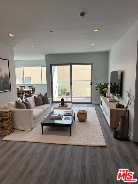 Photo of 425 S Willaman Drive #210, Los Angeles, CA 90048 (MLS # 26658309)