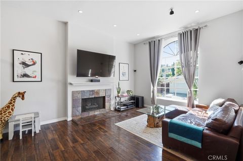 Photo of 5244 Baza Ave, Woodland Hills, CA 91364 (MLS # SR26045999)