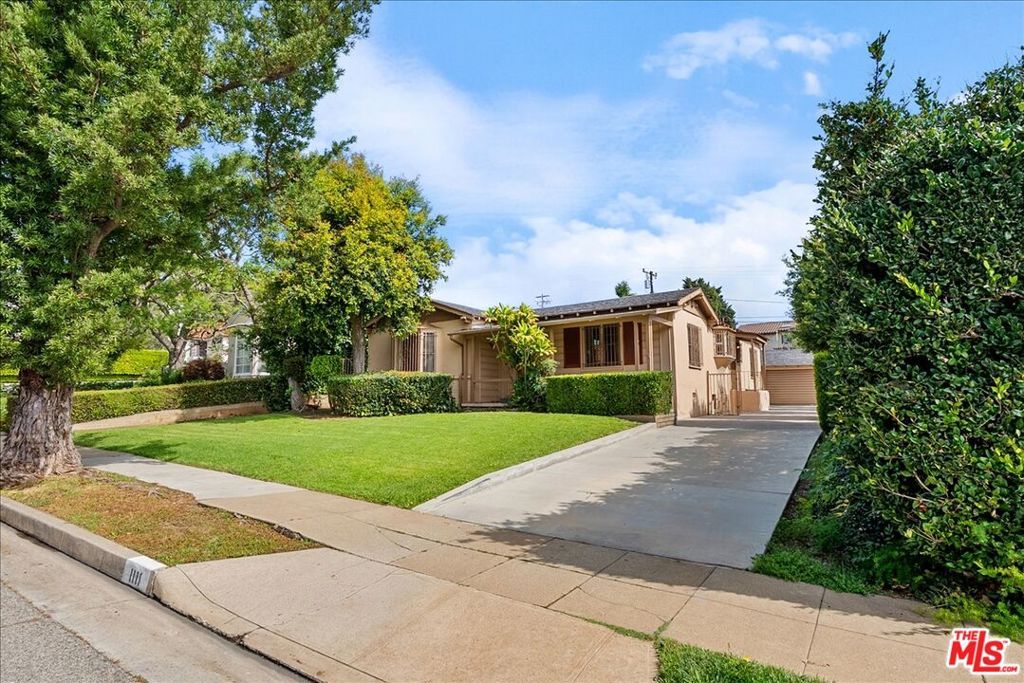 Photo of 1111 Berkeley Street, Santa Monica, CA 90403 (MLS # 26666657)