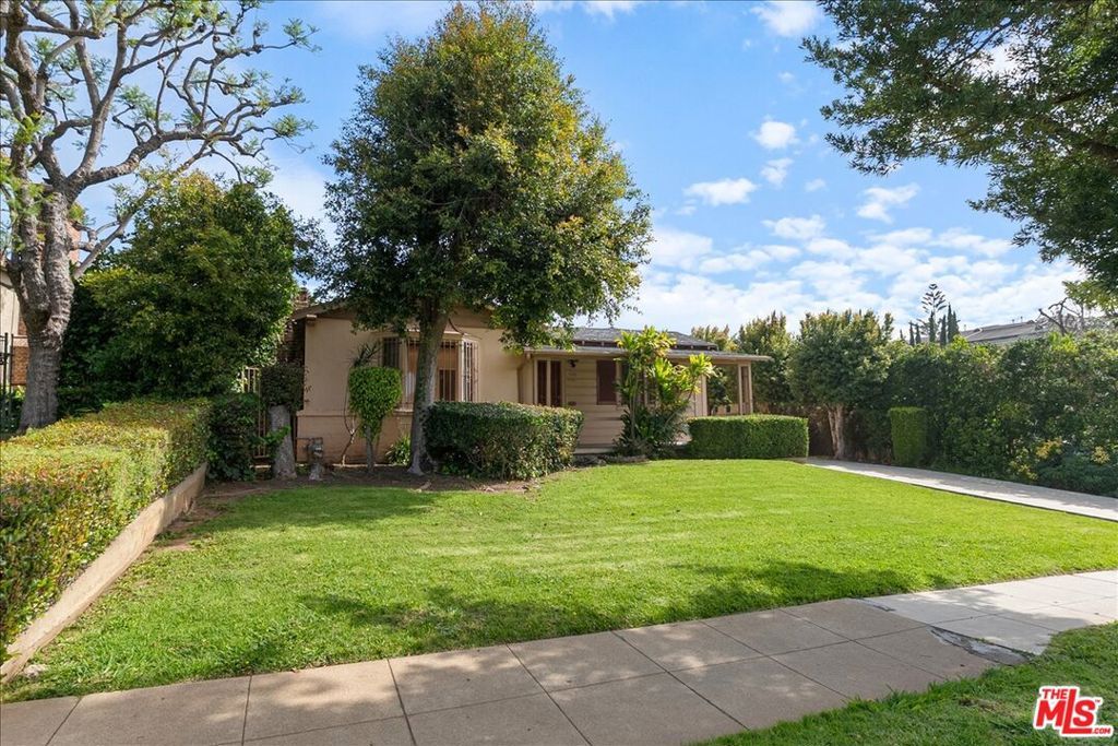 Photo of 1111 Berkeley Street, Santa Monica, CA 90403 (MLS # 26666657)