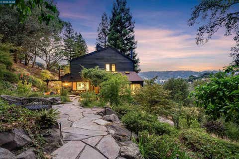 Photo of 16 Valley View Ln LN, Orinda, CA 94563 (MLS # 41145598)