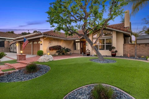 Photo of 602 Lotus Ave. AVE, Thousand Oaks, CA 91360 (MLS # SR26135734)