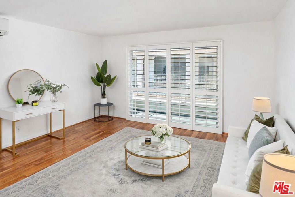 Photo of 1440 23rd Street #302, Santa Monica, CA 90404 (MLS # 26721033)