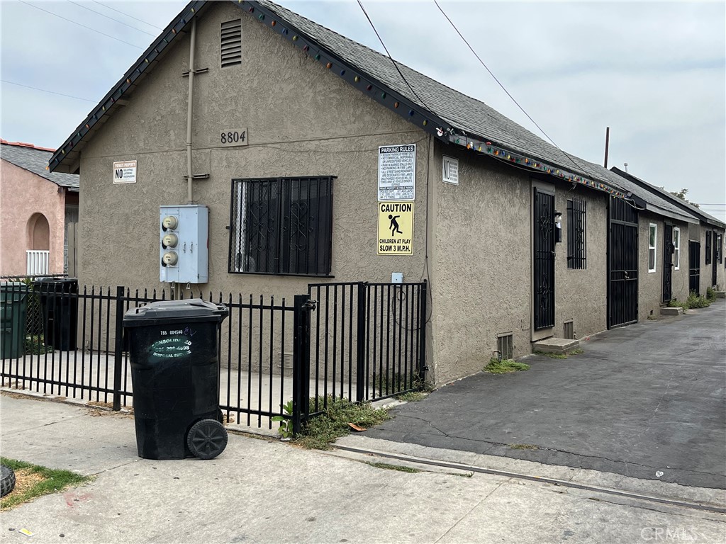 Ready to move in! Just like new. Newly painted interior. Nice size bedroom and living room. Modern kitchen. Centrally located. Clean unit, walk in closet.