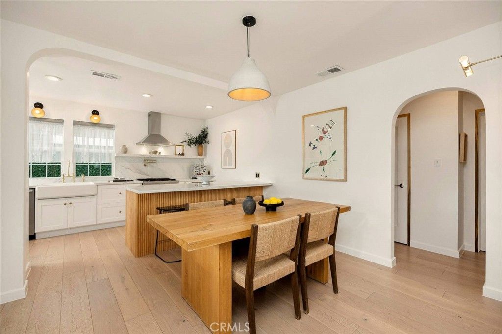 Photo of 800 N N Formosa Ave, Los Angeles, CA 90046 (MLS # SB26034527)