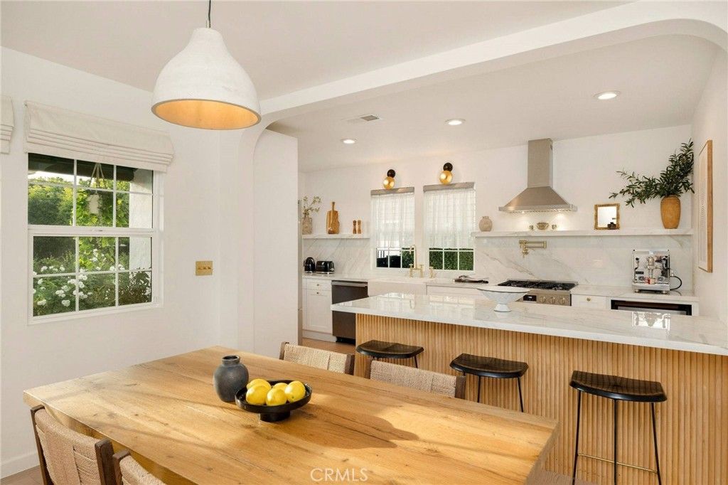 Photo of 800 N N Formosa Ave, Los Angeles, CA 90046 (MLS # SB26034527)