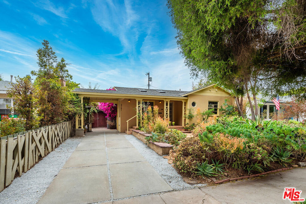 Properties 2 3761 Ashwood Avenue