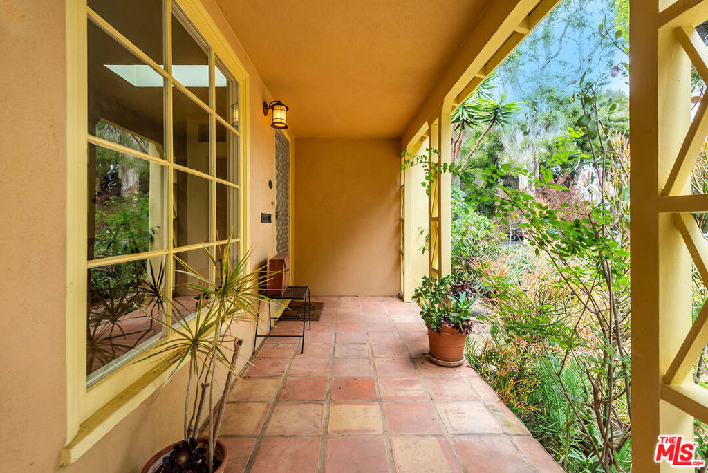 Properties 4 3761 Ashwood Avenue