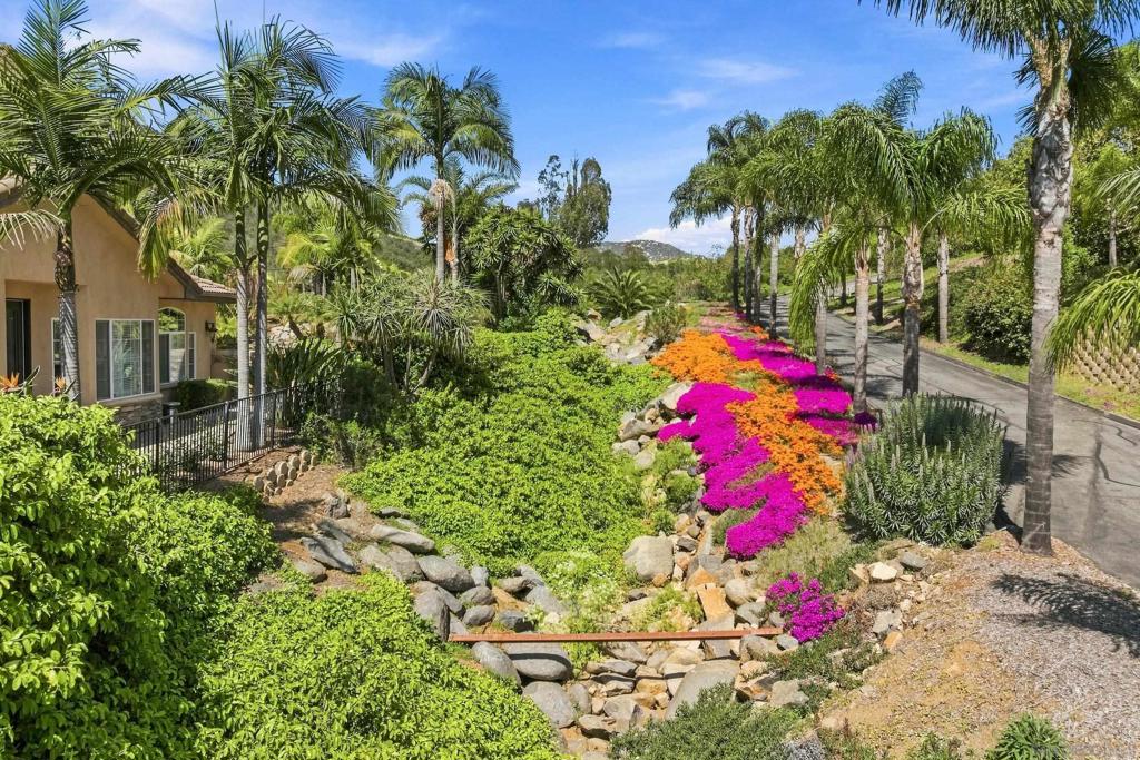 708 Vista Canyon