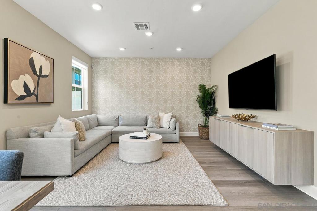 8246 Waverly